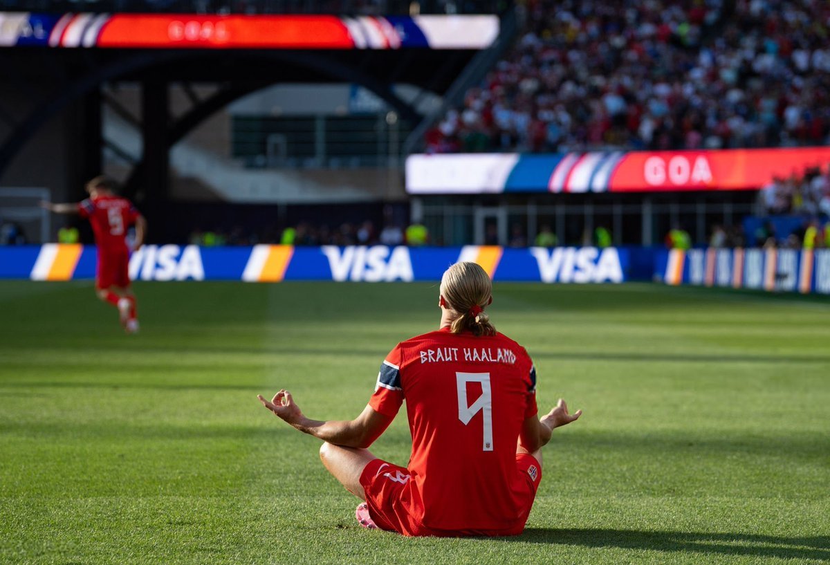 Pemain Norway merayakan gol dalam laga melawan Iraq